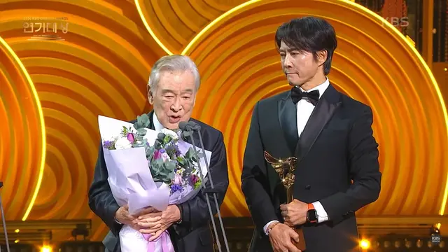 Lee Soon Jae Raih Daesang Pertama di Umur ke-90, Penghargaan di Antara Perjalanan Panjang Kariernya (credit: youtube.com/@KBSdrama).