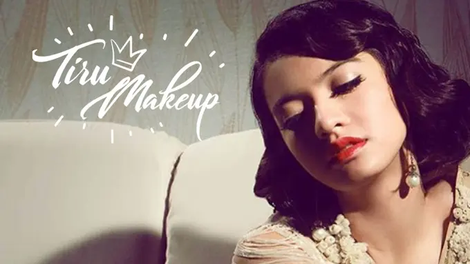Tiru Makeup: Wajah Cerah Memesona dengan Lipstik Merah ala Raline Syah