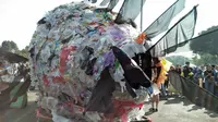 Monster Sampah Plastik Jadi Simbol Kampanye "Tolak Sampah Plastik Sekali Pakai" (dok.Liputan6.com)