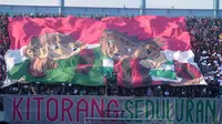 Pemandangan koreografi yang disuguhkan Slemania dalam laga PSS melawan Persipura di Stadion Maguwoharjo, Kamis (19/9/2019). (Bola.com/Vincentius Atmaja)