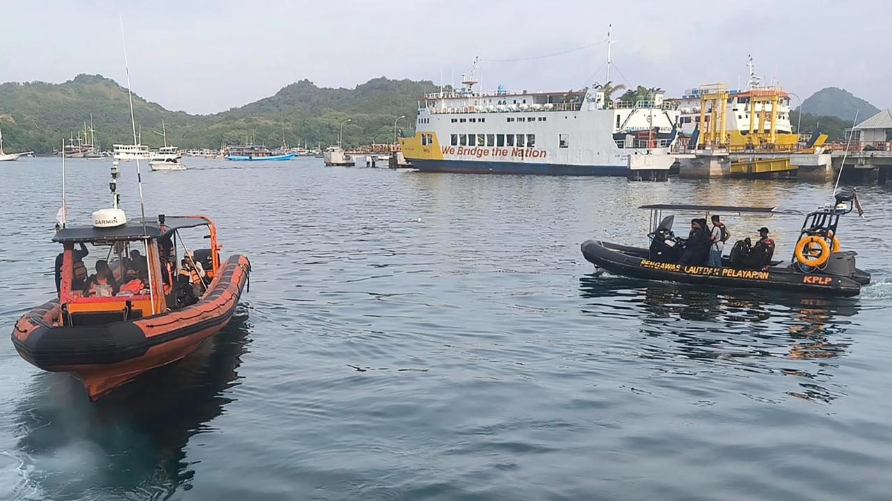 FOTO: Pencarian Korban Kapal Wisata Tenggelam di Pulau Padar Terus Dilanjutkan