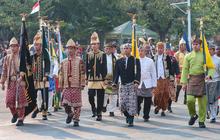 Kirab Merah Putih Bawa Bendera Pusaka Menuju Istana Merdeka