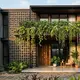 Desain Fasad Rumah dengan Roster dan Tanaman Gantung (created by AI)