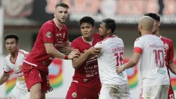 Bek Persija Jakarta, Fachruddin Aryanto, saat melawan Perseru Badak Lampung pada laga Liga 1 2019 di Stadion Patriot, Bekasi, Minggu (1/9). Persija takluk 0-1 dari Badak Lampung. (Bola.com/M Iqbal Ichsan)