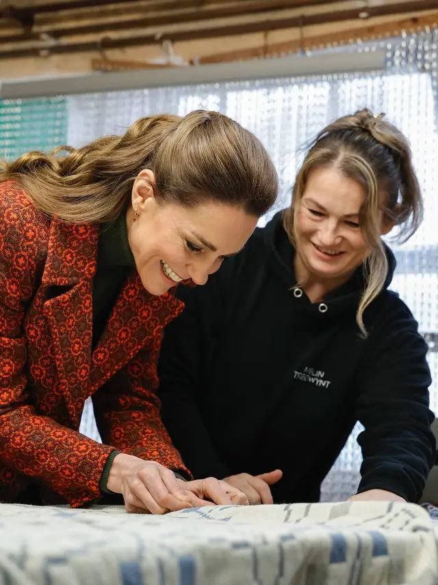 Manisnya Kado Valentine Kate Middleton untuk Pangeran William, Jahit Sendiri di Pabrik