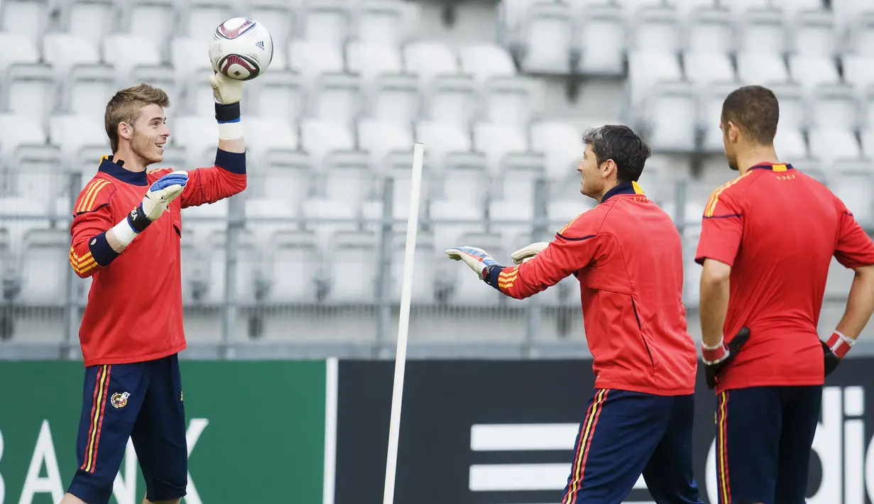 David De Gea yang merupakan kiper Manchester United ini adalah penjaga gawang utama pilihan Luis Milla di Timnas Spanyol U-21. Bersama Manchester United kini ia menjadi salah satu kiper papan atas dunia. (AFP/Jonathan Nackstrand)