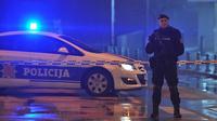 Polisi memblokir area sekitar Kedutaan Besar AS di ibu kota Montenegro, Podgorica pada 22 Februari 2018. (AFP PHOTO)