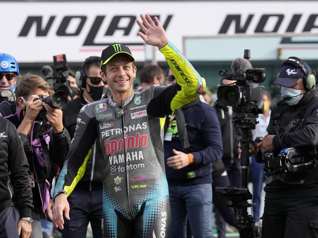 Mau Pensiun Valentino Rossi Beber Penyebab Yamaha Baru Akhiri Paceklik Gelar Juara Motogp Di 2021 Bola Liputan6 Com