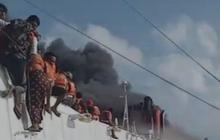 Kapal Mutiara Sentosa 2 Terbakar di Perairan Sumenep, Ratusan Penumpang Dievakuasi