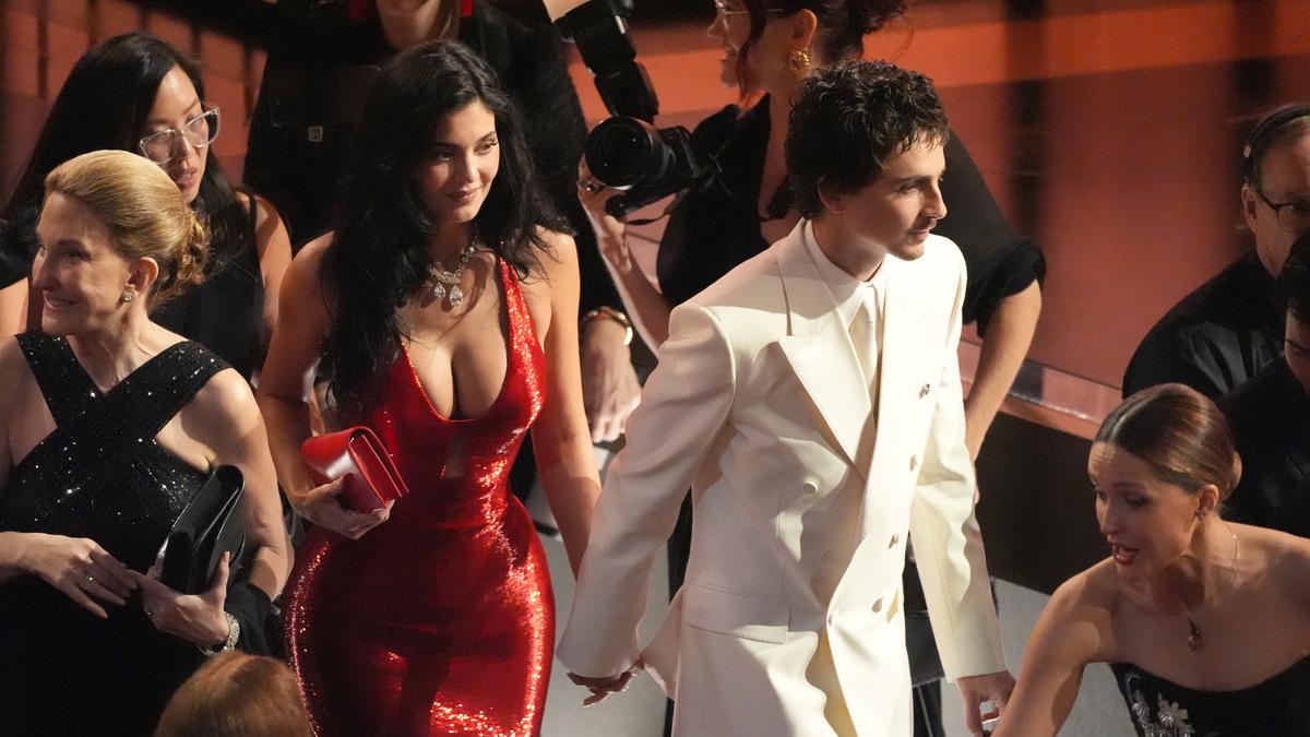 Oscar 2026, Timothee Chalamet bak Bendera Merah Putih Saat Tampil Bersama Kylie Jenner