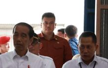 Presiden Jokowi dan Dirut Bulog Serahkan Bantuan Pangan Di Sumatera Barat