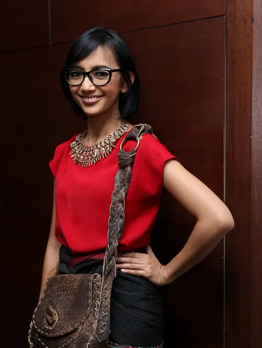 Kini Nina Tamam tak lagi diganggu oleh pengunggu rumahnya itu. Segala usaha yang dilakukannya untuk ‘berdamai’ dengan makhluk tersebut rupanya berhasil. (Andy Masela/Bintang.com) 