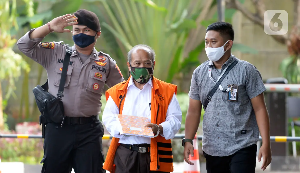 Terdakwa mantan anggota DPRD Kota Bandung, Kadar Slamet akan menjalani persidangan secara online lanjutan di Gedung KPK, Jakarta, Rabu (24/06/2020). Kadar diperiksa terkait kasus dugaan korupsi pengadaan tanah untuk RTH di lingkungan Pemerintah Kota Bandung Tahun 2012-2013. (merdeka.com/Dwi Narwoko)