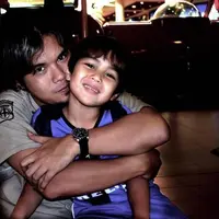 Potret lawas Ahmad Dhani dengan El Rumi (Instagram/ahmaddhaniofficial).