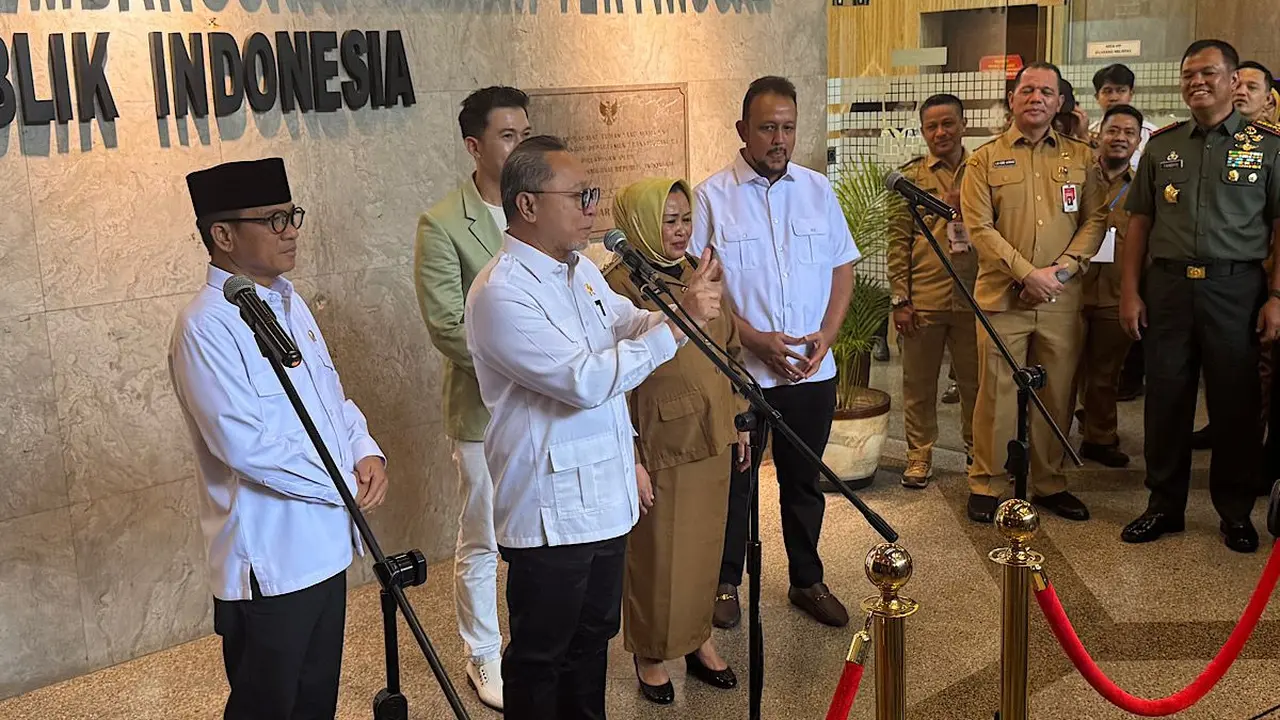 Menteri Koordinator Bidang Pangan Zulkifli Hasan (Zulhas) di Aula Kantor Kementerian Desa dan PDT, Jakarta Selatan, Senin (11/5) (Istimewa)