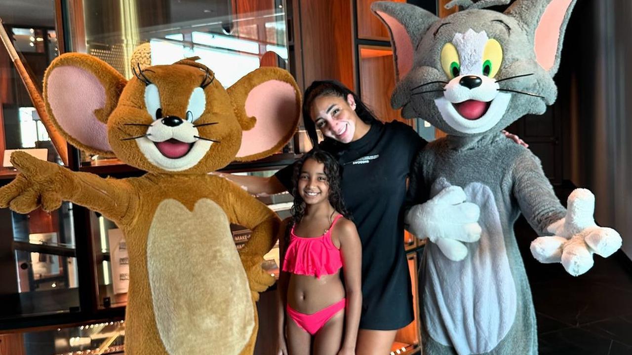 Potret Kebersamaan Logina Salah Miss Universe Mesir 2024 dengan Putrinya yang Cantik