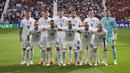 Para pemain starting XI Timnas Slovakia berfoto bersama jelang dimulainya laga Grup E Euro 2024 menghadapi Timnas Belgia di Waldstadion, Frankfurt, Jerman, Senin (17/6/2024). (AP Photo/Darko Vojinovic)