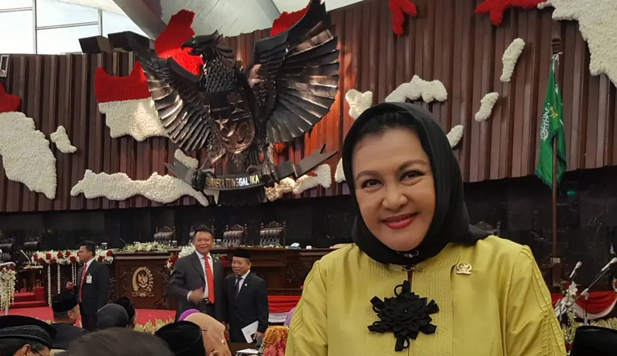 <p>Shakira Aurum sedang berjuang untuk kesembuhan penyakitnya di Singapura. Meski sedih, Emillia Contessa dan Denada berusaha tegar demi Shakira. (instagram/senator_emiliacontessa)</p>