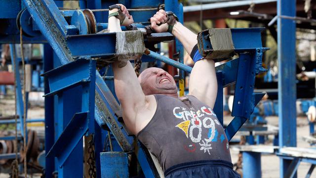 Kreatif, Outdoor Gym di Ukraina Sulap Besi Tua Jadi Alat Fitness