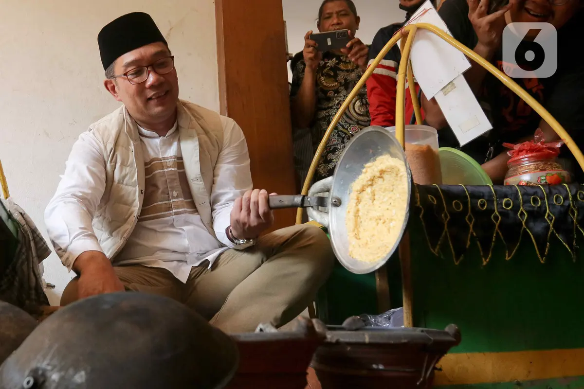 Ridwan Kamil berbincang dengan Fauzi Bowo