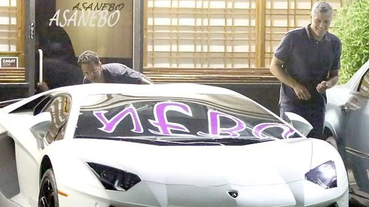 Batman Siapkan Sebuah Aventador Untuk Pernikahannya