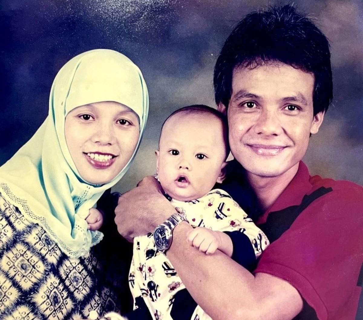 Pemuda tersebut adalah Zinedine Alam Ganjar, yang sering disapa Alam, Putra semata wayang calon presiden Ganjar pranowo dan Siti Atiqoh Supriyanti.&nbsp;