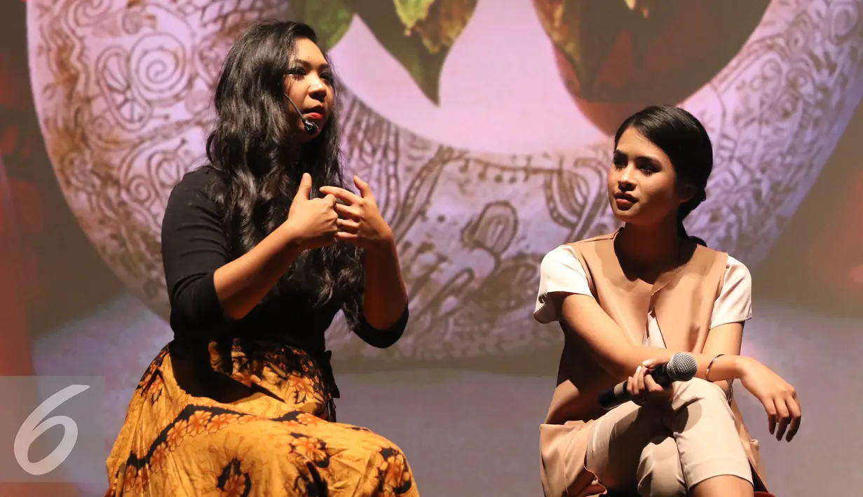 Visual Development Artist Disney, Griselda Sastrawinata (kiri) dan Penyanyi Maudy Ayunda saat press screening film Moana di kawasan Kuningan, Jakarta, Jumat (11/11). Film Moana akan ditayangkan pada akhir November 2016. (Liputan6.com/Herman Zakharia)