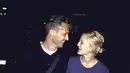 Drew Barrymore menikah dengan Jeremy Thomas pada tahun 1994 saat usianya masih 19 tahun. Mereka baru saja bertemu 6 minggu dan kemudian bercerai dalam waktu dua bulan. (NY Daily News)