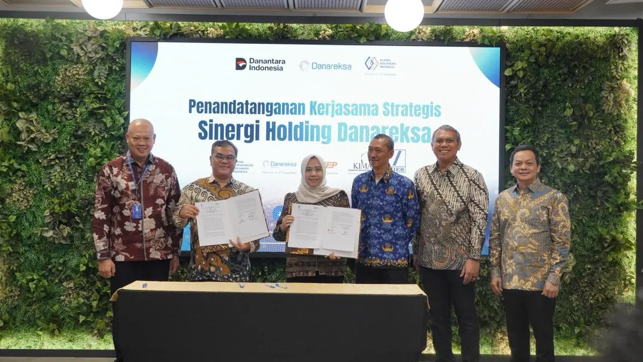 PT KBI melakukan penandatanganan Perjanjian Kerja Sama Strategis Sinergi Holding BUMN Danareksa. (Dok KBI)