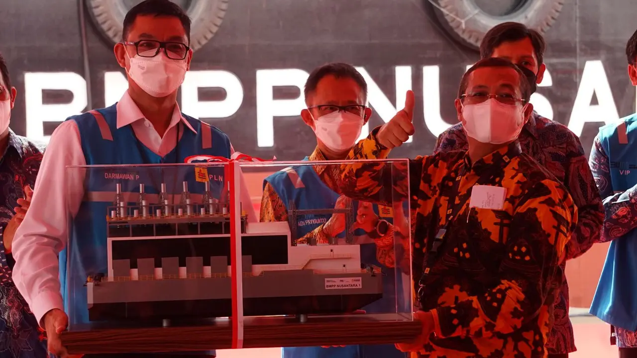 Kolaborasi PT PLN (Persero) dan PT PAL Indonesia berhasil membangun Pembangkit Listrik Kapal