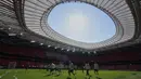 Para pemain Tottenham Hotspur melakukan latihan menjelang laga final Liga Europa 2024/2025 melawan Manchester United di Stadion San Mames, Bilbao, Spanyol, Selasa (20/05/2025) waktu setempat. (AP Photo/Manu Fernandez)