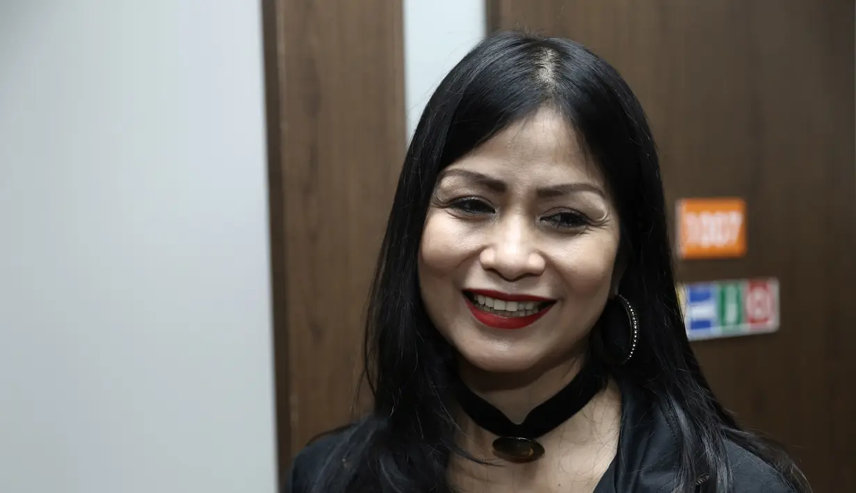 "Kalau artis itu waktunya sering enggak menentu. Waktu untuk syuting bisa sampai pagi. Saya juga memang menghindari cinlok (cinta lokasi)," jelas ibu tiga orang anak itu. (Galih W. Satria/Bintang.com)