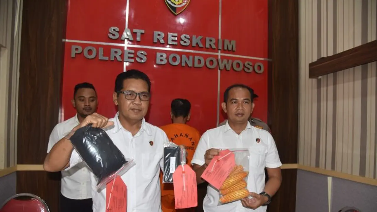 Sejumlah barang bukti berhasil diamankan satreskrim Polres Bondowoso dari tangan Kiyai Palsu  (Istimewa)