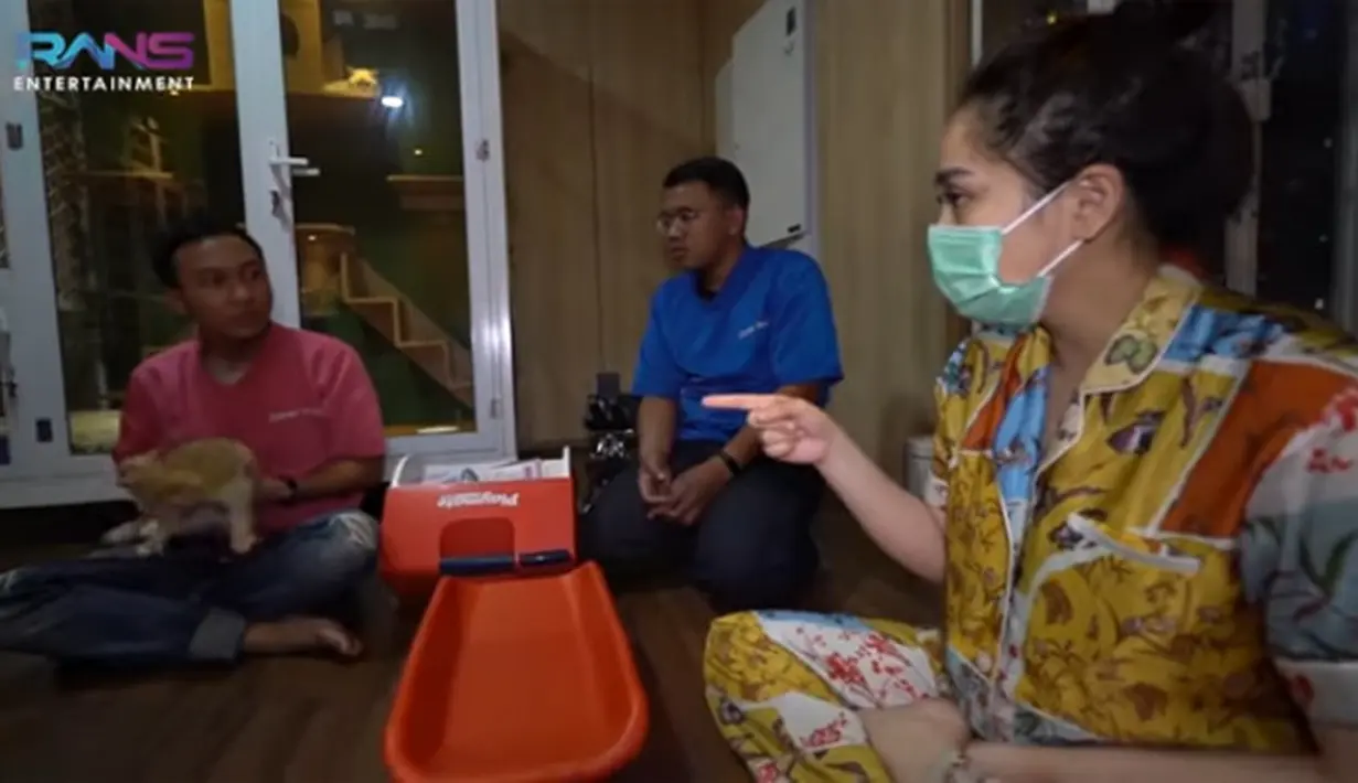Nagita Slavina dan kucingnya (Youtube/Rans Entertainment)
