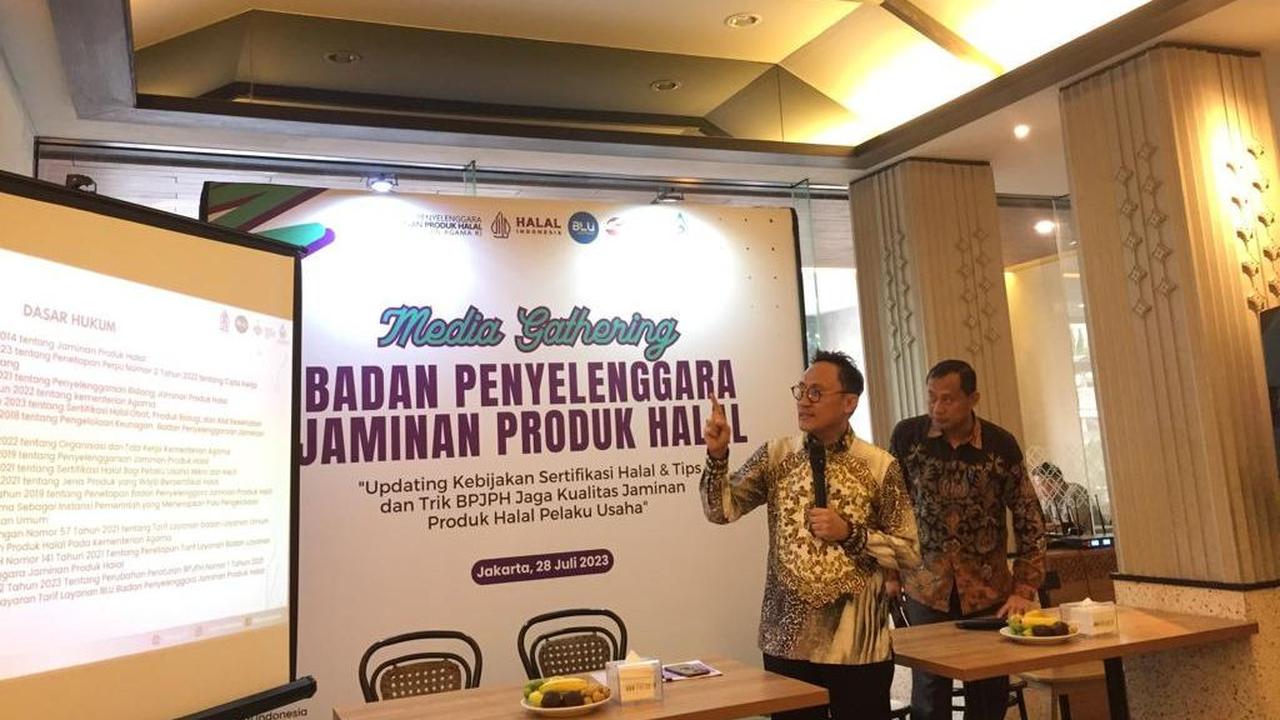 Aqil mengimbau para pelaku usaha ketika mendaftar sertifikasi halal agar memasukkan data dengan apa adanya. Dia tak ingin data yang tertera justru diganti dengan produk lain.