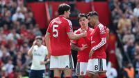 Casemiro menutup penampilannya di Old Trafford dengan momen penuh haru bersama Manchester United. Ia mendapat sambutan hangat dari para suporter dalam laga melawan Nottingham Forest. (AFP/Darren Staples)