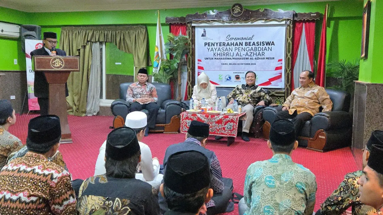 Yayasan Pengabdian Khirrij Al-Azhar (YPKA) menyalurkan beasiswa perdana untuk mahasiswa Indonesia yang sedang mengeyam pendidikan di Universitas Al Azhar Kairo, Mesir.