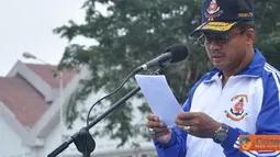 Citizen6, Surabaya: Dankobangdikal Laksda TNI Sadiman, melepas 142 atlet untuk mengikuti Pekan Olahraga Wilayah Timur (Porwiltim) TNI AL 2012 di Lapangan Moeljadi, Kesatrian Bumimoro, Kobangdikal, Surabaya, Jumat (1/6). (Pengirim: Penkobangdikal)