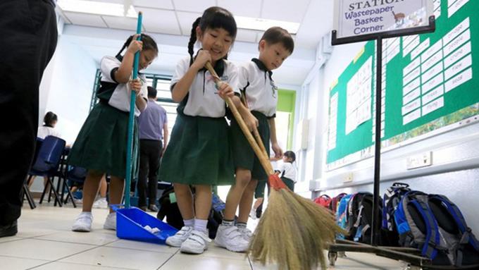 99 Koleksi Gambar Anak Sekolah Membersihkan Kelas Gratis Terbaik