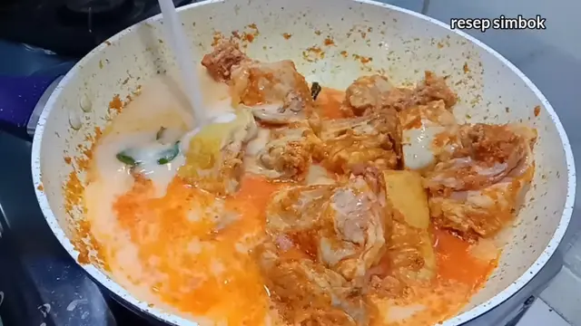 Anti Ribet, Begini Cara Masak Gulai Ayam Gurih dengan Kuah Merah Menggoda
