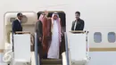 Raja Arab Saudi Salman bin Abdulaziz al Saud bersiap bertolak ke Brunei di Bandara Halim Perdanakusuma, Jakarta, Sabtu (4/3). Raja Salman akan mengunjungi Brunei selama setengah hari untuk kunjungan kenegaraan. (Liputan6.com/Angga Yuniar)