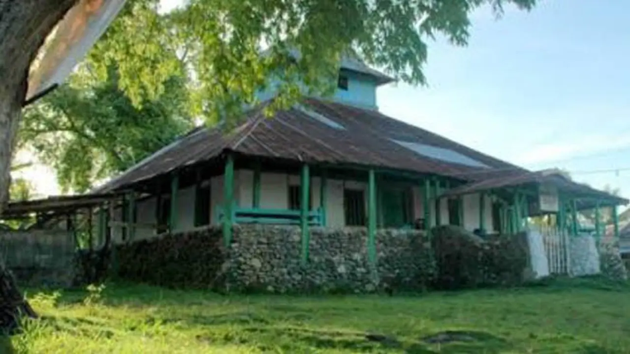 Masjid Agung Bente, Wisata Sejarah dan Reliji Wakatobi