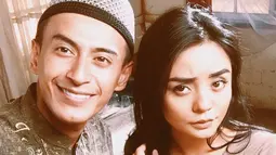 Meski tidak secara gamblang mengakui status hubungan sebagai pacaran, kedekatan Gita Sinaga dan Habibi Hood bak pasangan kekasih. Banyak para penggemar yang menganggap Gita Sinaga dan Habibi Hood sebagai pasangan serasi. (Instagram/gitasinaga)