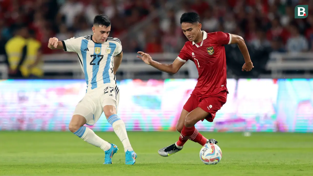 Foto: Aksi Jatuh Bangun Marselino Ferdinan saat Hadapi Argentina, Catatkan Statistik Apik hingga Dipuji Jurnalis Inggris