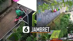 Pelaku berhasil mengambil tas ibu-ibu yang berisi handphone, dompet, emas dan uang 500 ribu.