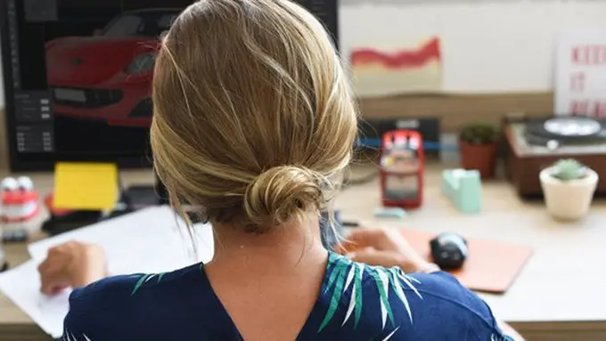 Istri yang beklerja/copyright pexels.com