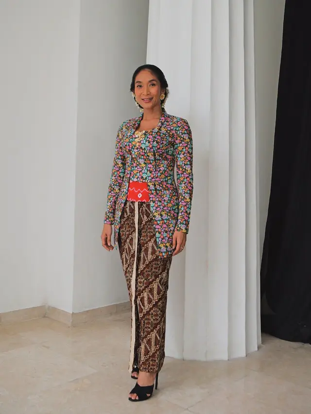 6 Artis Pakai Kebaya Kutubaru di Hari Kartini 2025, Wujud Cinta Budaya Era Modern