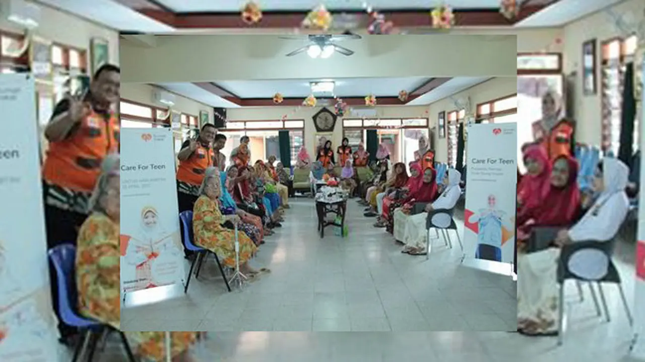 1000 Hijab untuk Emak-Emak di 7 Titik Kota Surabaya