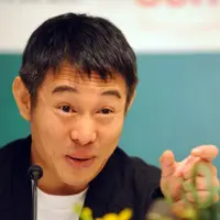 Jet Li menampik dirinya kini hanya mampu berada di kursi roda. (AFP/Bintang.com) 