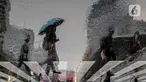Pekerja melintas di pelican crossing di kawasan Perkantoran Sudirman, Jakarta, Rabu (26/4/2023). (Liputan6.com/Faizal Fanani)